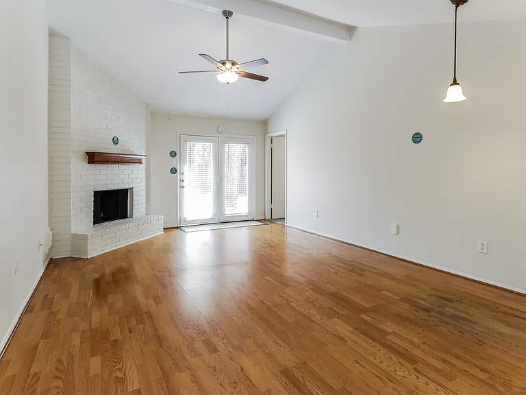 84 Fallshire Dr — Photo 3