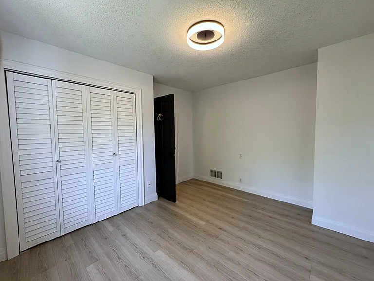 212 Churchland Dr — Photo 27