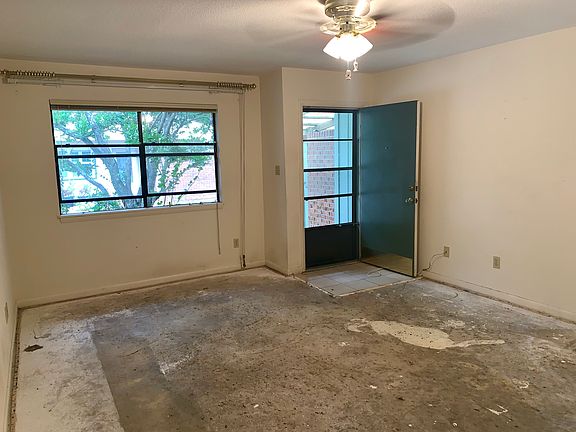 3rd image of 181 SE Villas Ct APT A