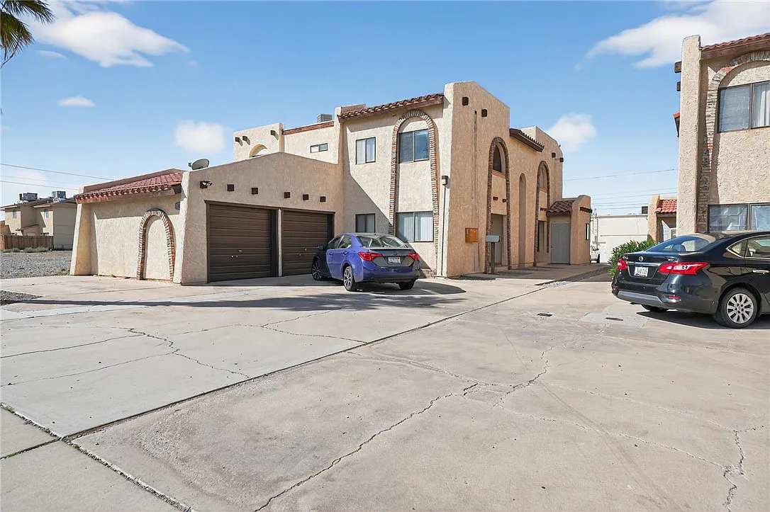 2 bed, 1.0 bath, 720 sqft, $975 — Photo 1