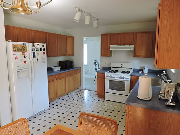 5th image of 715 Creek Bend Ln