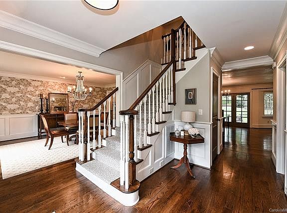 3rd image of 3914 Huntcliff Dr