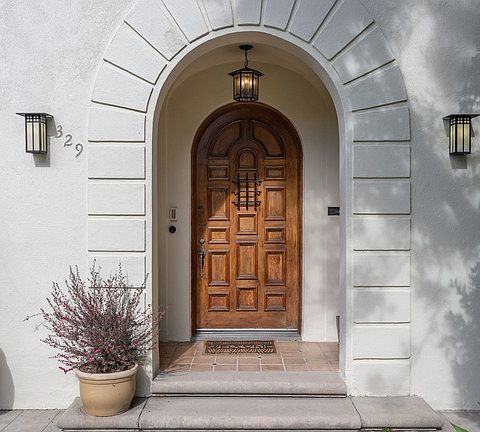 2nd image of 329 N Van Ness Ave