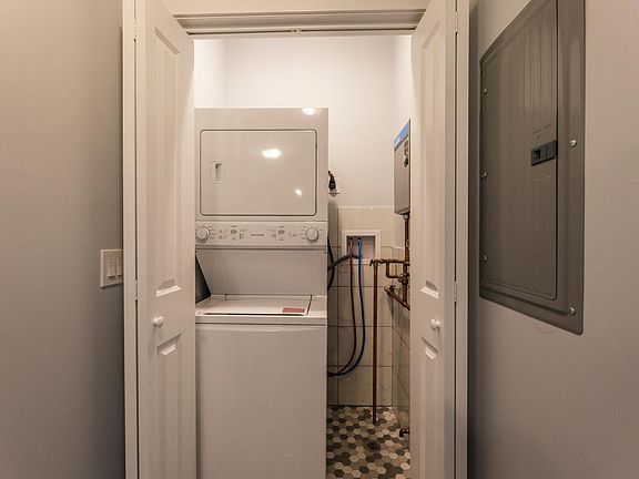 4th image of 1424 E 53rd St #307