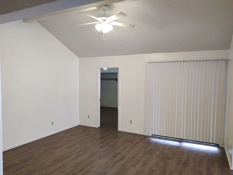 1105 Dartmouth St — Photo 10