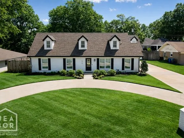 1210 W Country Club Ter, Jonesboro, AR 72401