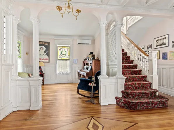 257 East 19th Street image 2 of 6