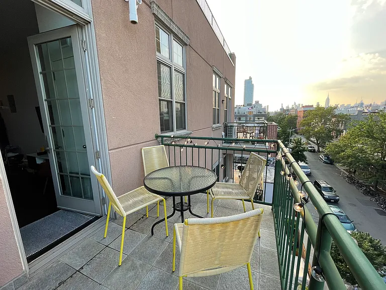 154 N 7th St #403 — Photo 2