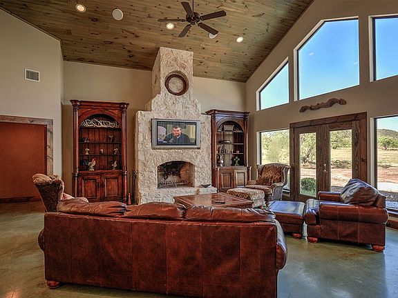 3rd image of 779 Mountain Valley Dr