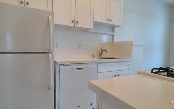 4th image of 180 4th Ave APT 8