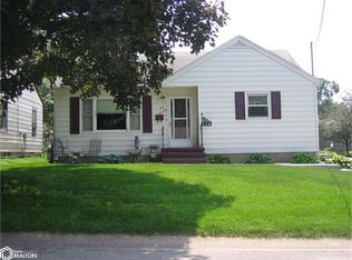 114 13th Ave E, Oskaloosa, IA 52577