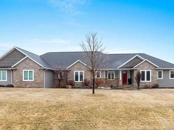 2875 Stone Creek Cir, Green Bay, WI 54313