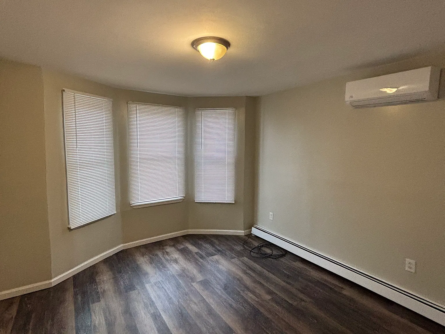 3 bed, 3400 sqft, $2,350 — Photo 4
