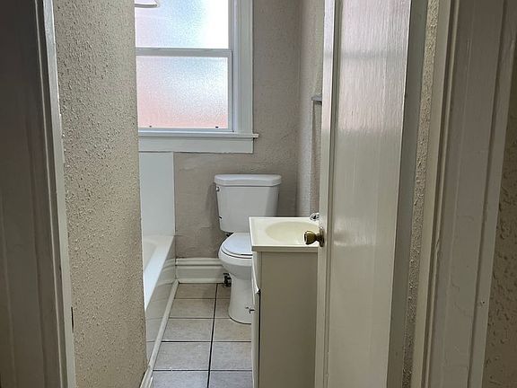 5th image of 5000 Lindenwood Ave #47