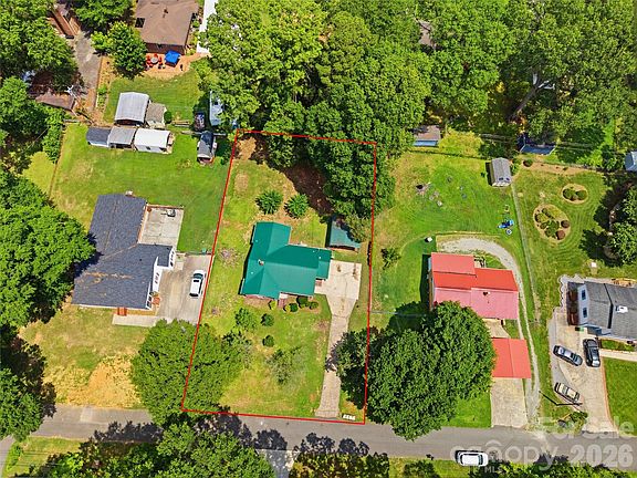 3rd image of 307 Dutchman Ave
