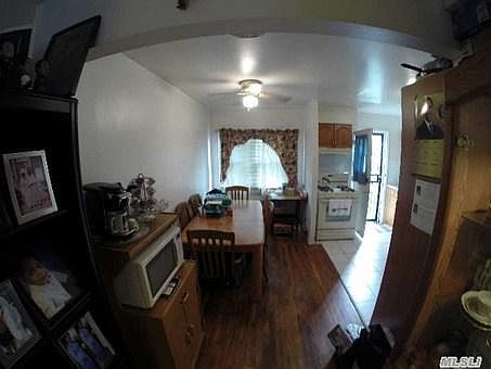 5th image of 2411 Gillmore St