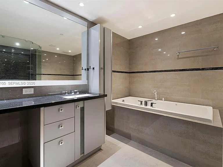 19216 Fisher Island Dr #19216 — Photo 30