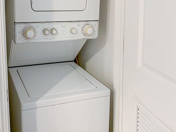 5th image of 855 W Cornelia Ave APT 1