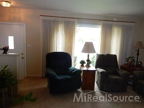 4th image of 31517 Iroquois Dr