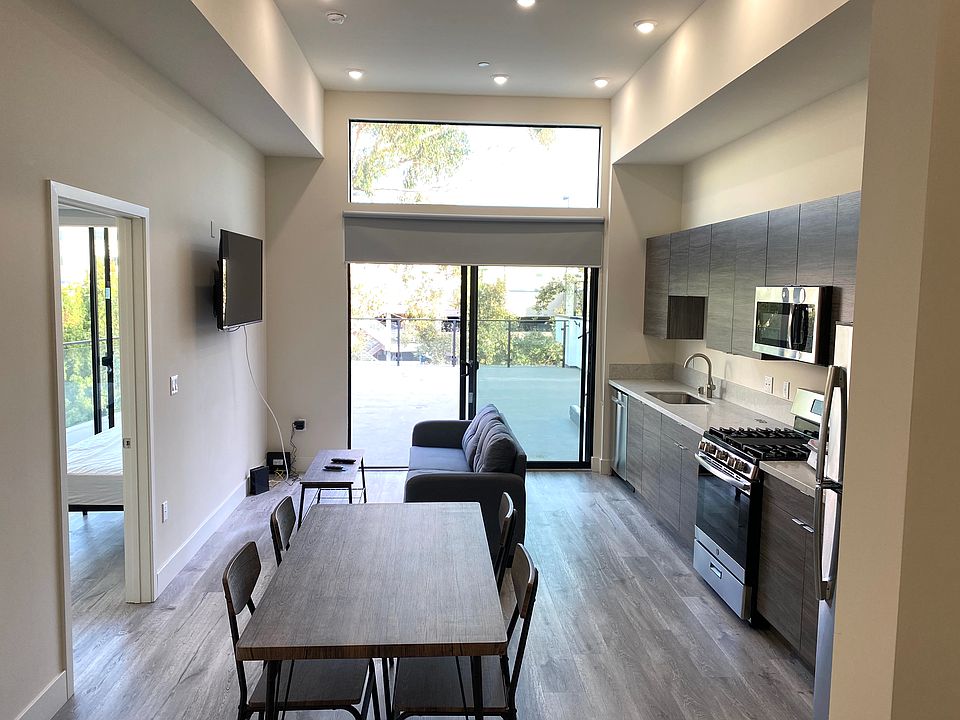 705 Gayley Ave., Westwood, CA 90024 - Kitchen w/ Huge Deck