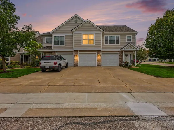 641 Fieldstone Cir W, Chelsea, MI 48118