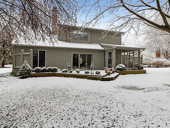 3rd image of 3894 Highwood Pl