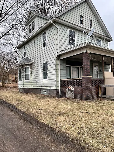825 S Seneca Ave Photo 1