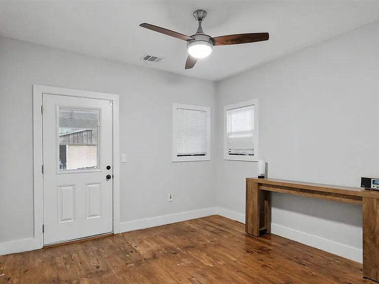 2506 E Cesar Chavez St — Photo 15