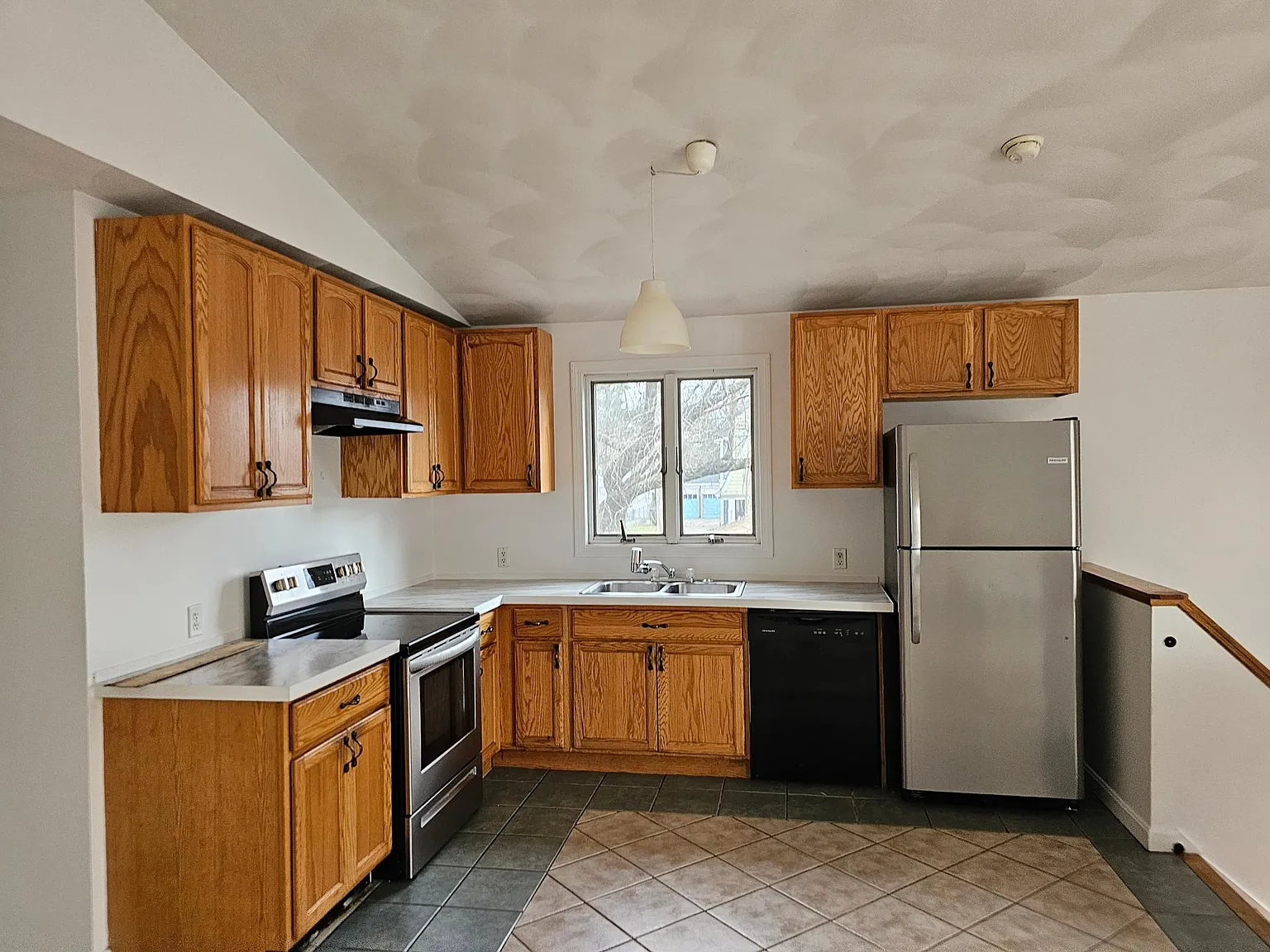 15 Sawyer St — Photo 4