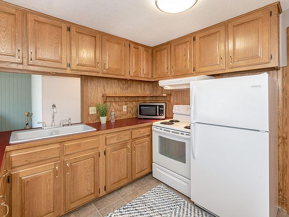 3rd image of 934 N Main St APT 16