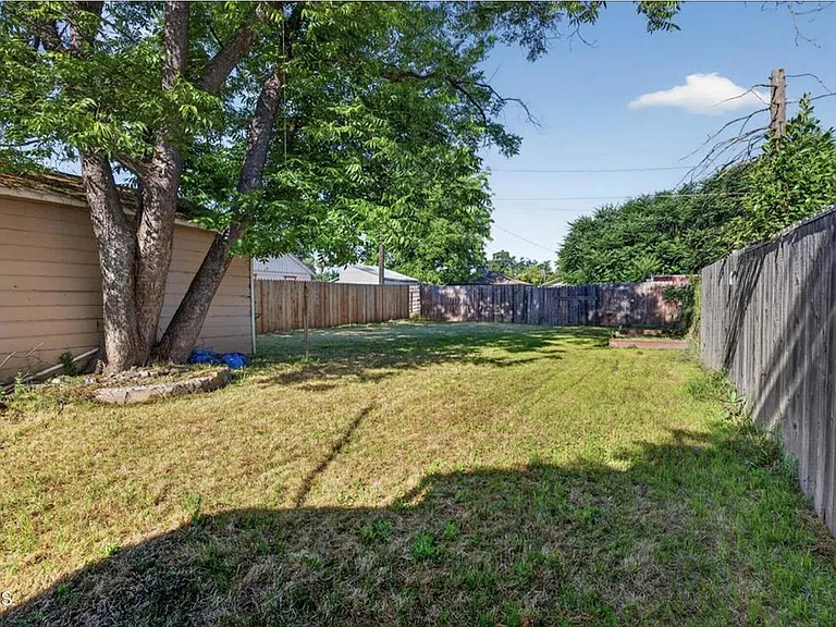 3307 Belden St — Photo 20