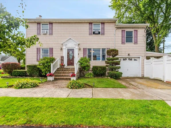 101 Lido Parkway, Lindenhurst, NY 11757