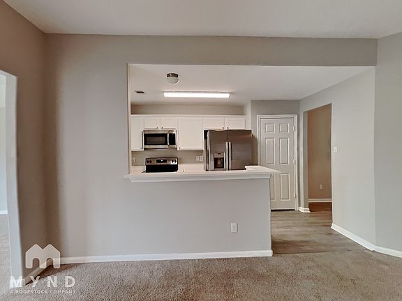 5th image of 983 Oak Lynn Dr