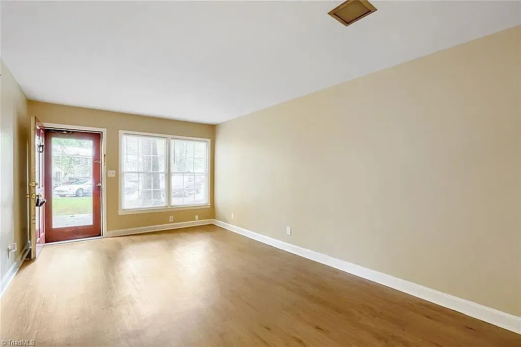 1 bed, 667 sqft, $900 — Photo 1