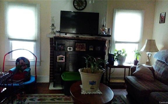 5th image of 104 Oriental Ave