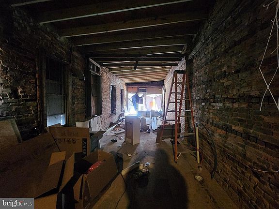 5th image of 1056 N Luzerne Ave