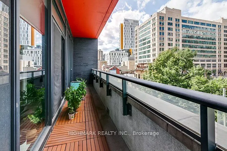 159 Dundas St E #412 — Photo 9