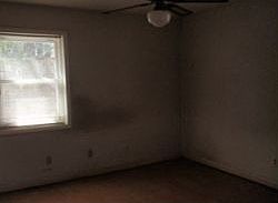 5th image of 708 Dyches Dr