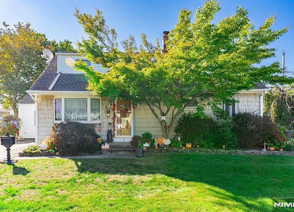 1st image of 8 Lynn Blvd