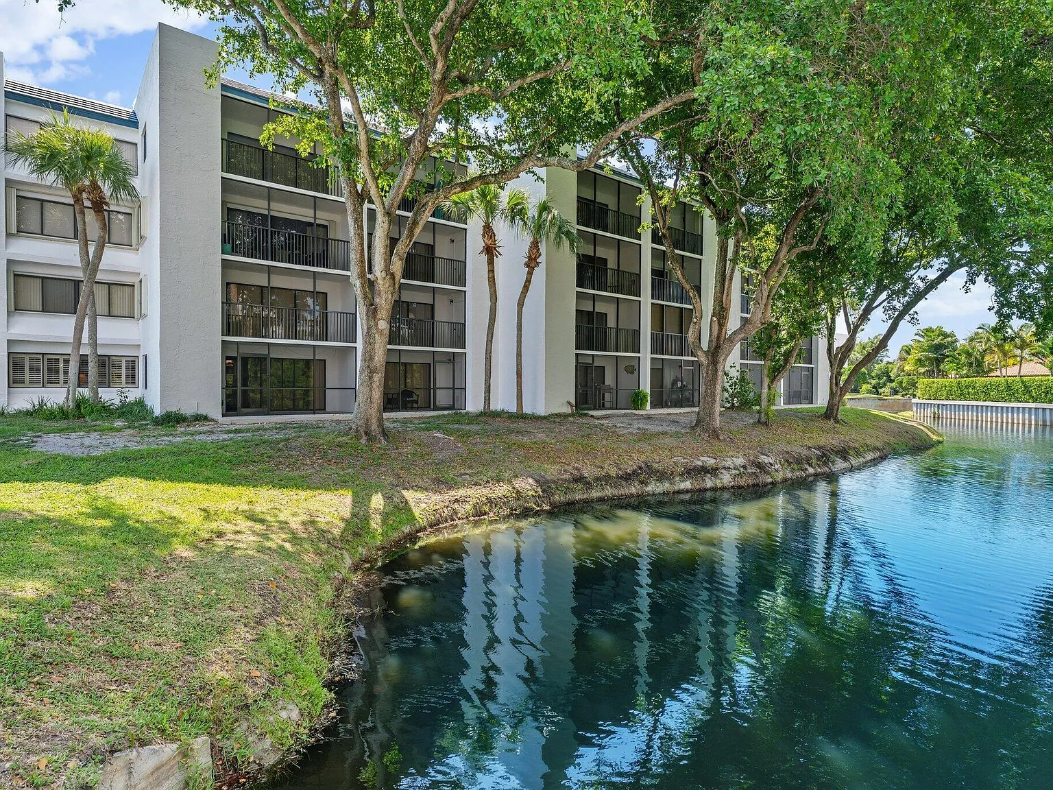 1 bed, 1.5 bath, 860 sqft, $6,000 — Photo 4