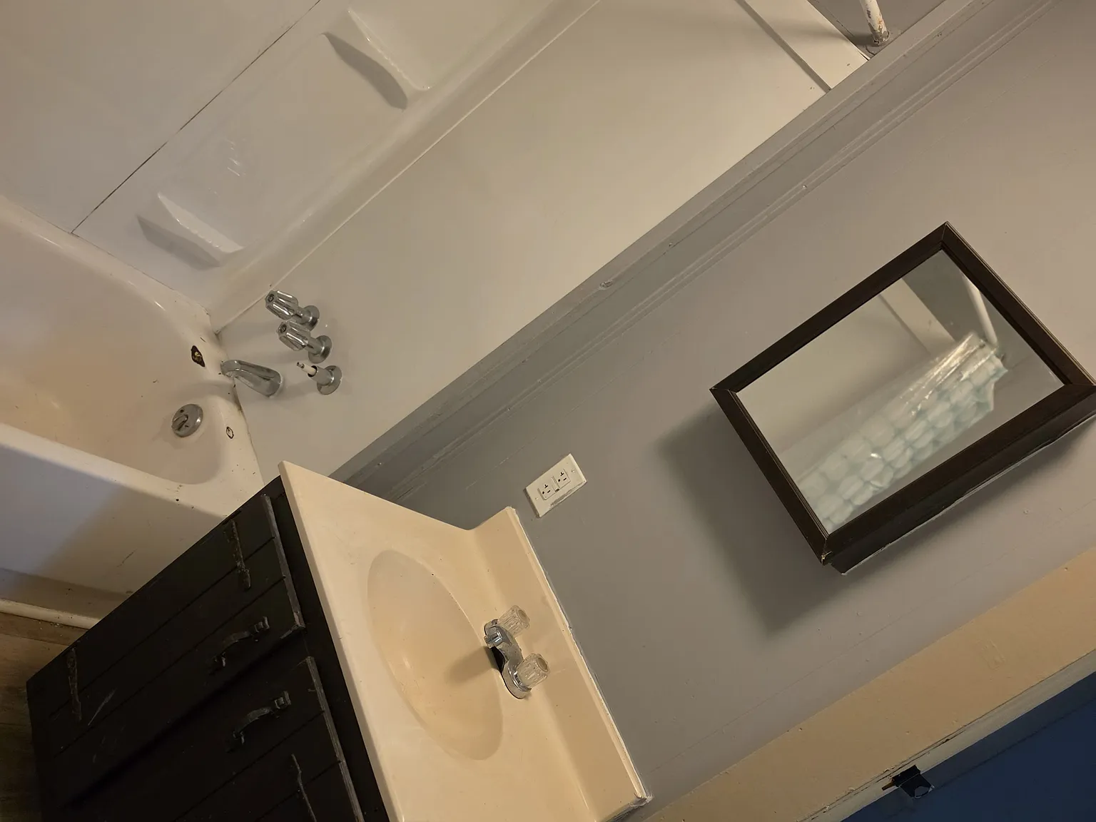 2 bed, 1000 sqft, $1,100 — Photo 3