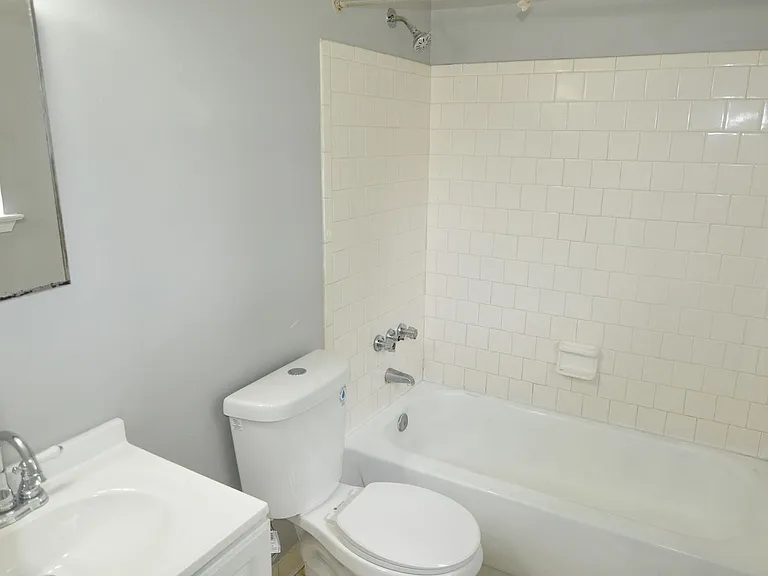 220 Joyce St — Photo 8