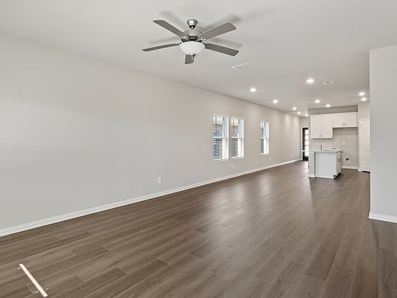 4th image of 203 Travine Dr