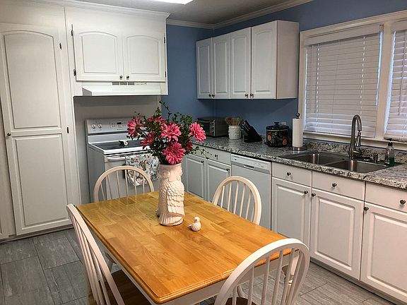 4th image of 1600 Beauford Pl