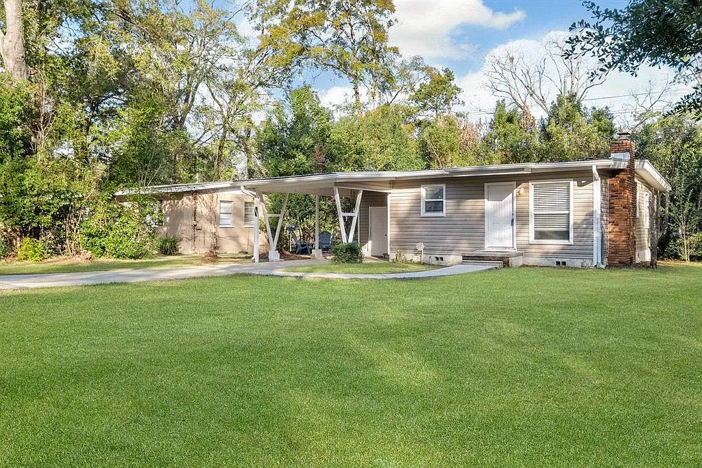 3 bed, 912 sqft, $1,600 — Photo 1