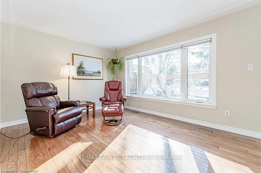 3 bed, $2,600 — Photo 2