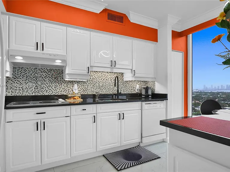 4775 Collins Ave #1806 — Photo 7