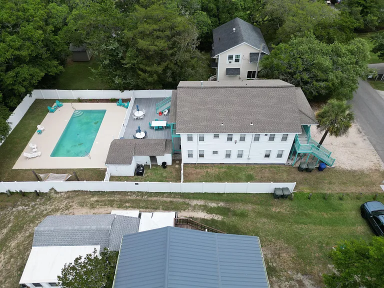 1420 Holly Driveunit A — Photo 3