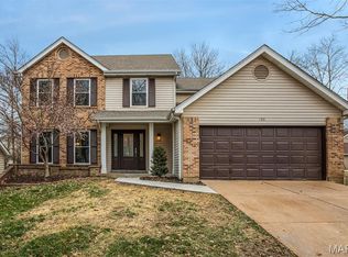 190 Oakbriar Farm Dr, Ballwin, MO 63021