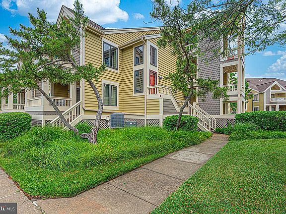 2nd image of 202 N Heron Dr #2022B